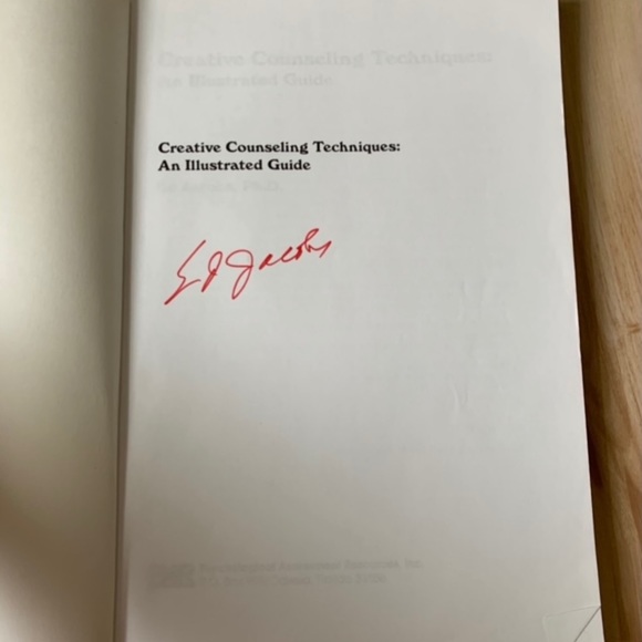 Creative counseling techniques: An illustrated guide book! New! Signed by author - Picture 2 of 11